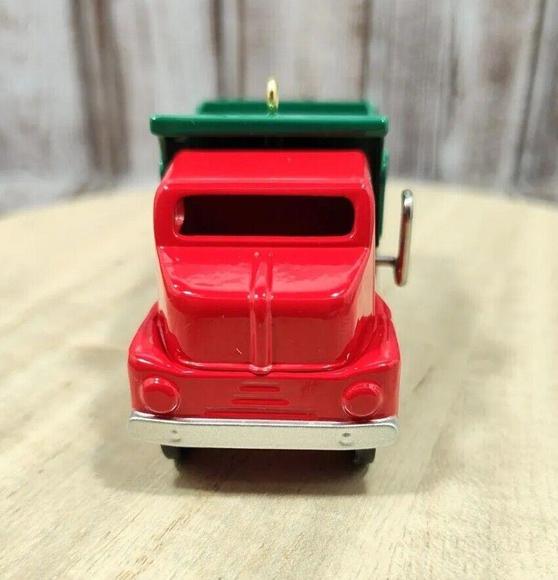 2000 Hallmark Keepsake Ornament Red Tonka Dump Truck NIB - Picture 7 of 8